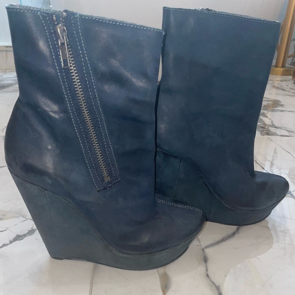 Messeca New York Wedge Boots